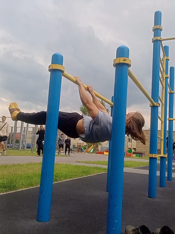 передний вис снял обувь +10 к силе  #grodno #belarus #streetworkout ##calistenics #workoutmotivation #motivation #frontlever #gym #