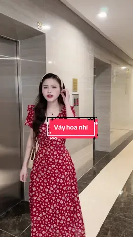 Váy hoa nhí đỏ xinh xắn