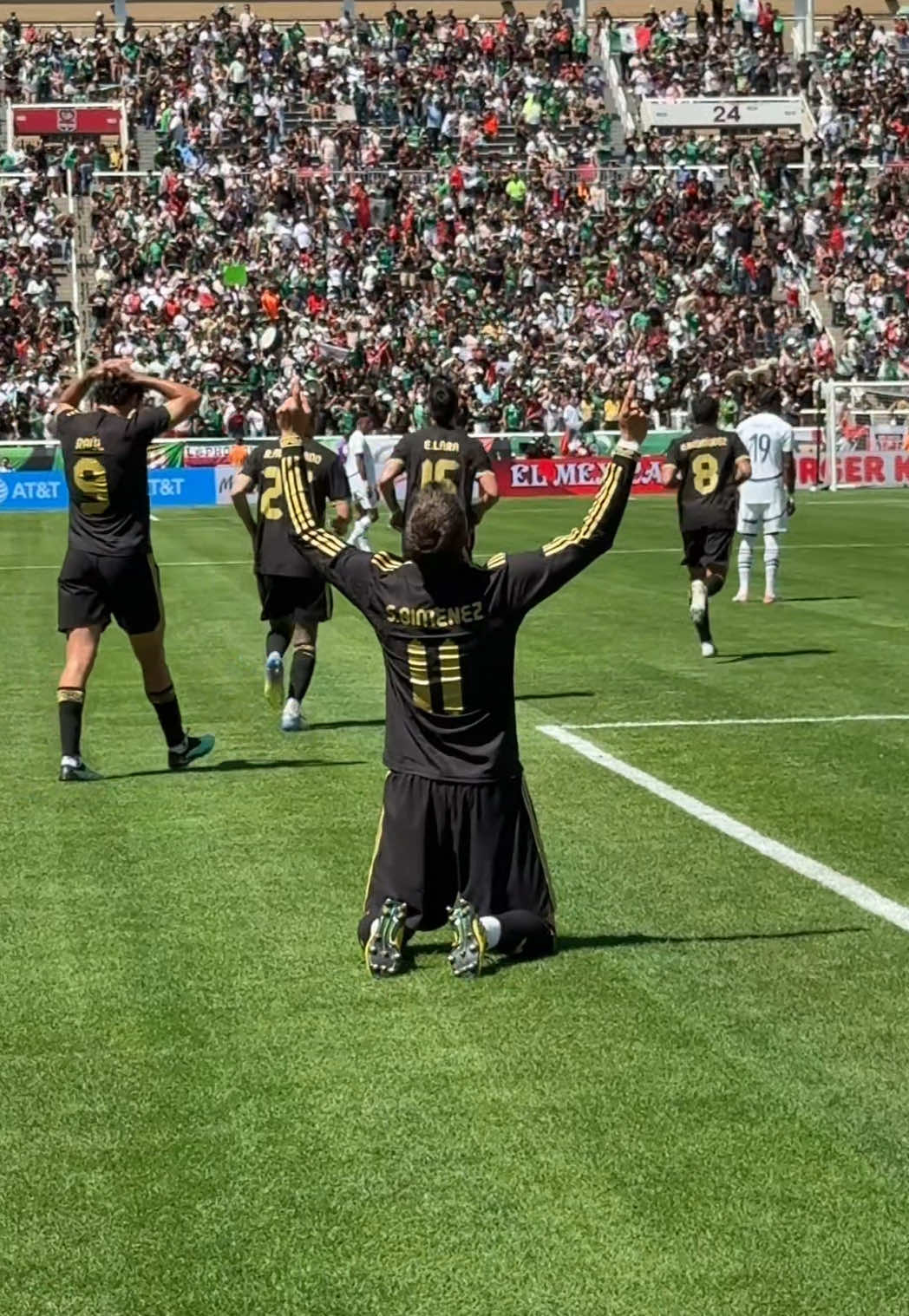 ¡Llegó el gol del empate!  @Santi Gimenez Z anotó ante 🇨🇭 #seleccionmexicana #mexico #futbolmexicano #suiza 