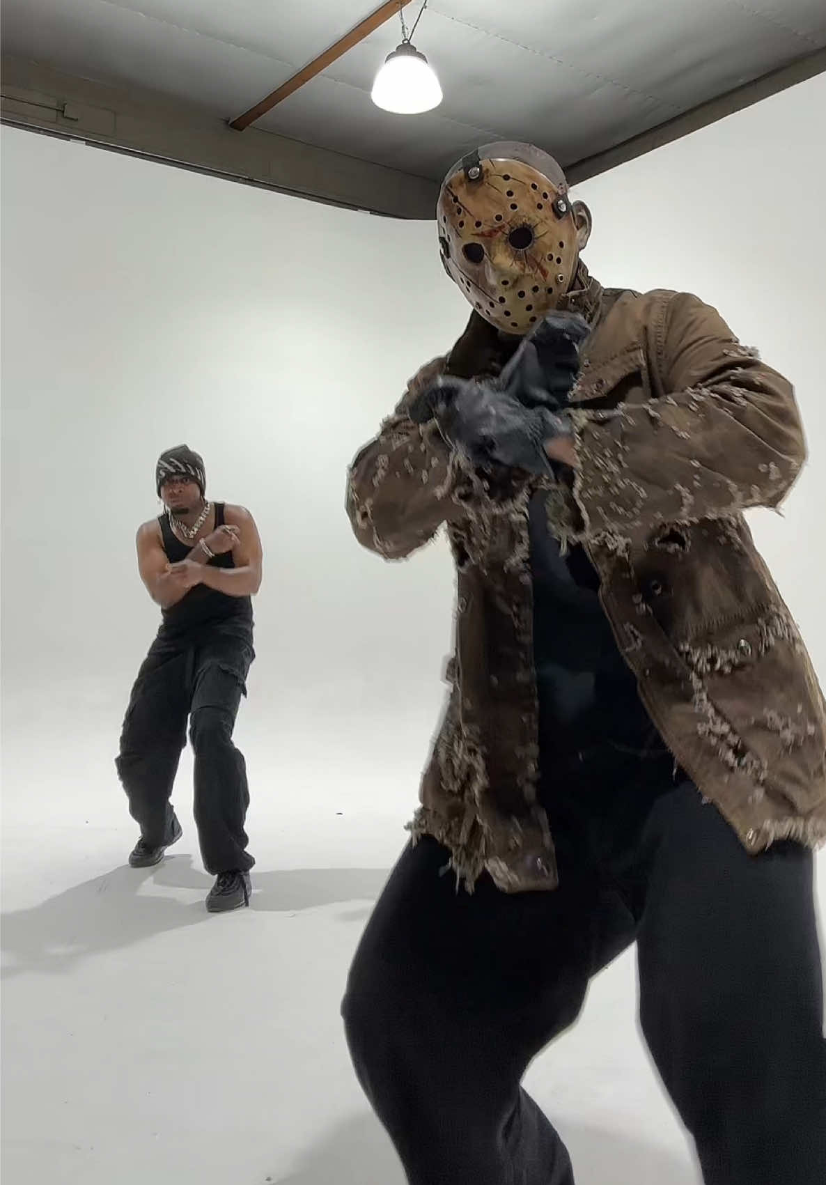 Did we shake it to the max? 🕺🏻 w/ @Chazz  Dc: @Davy&Melo✨  #jasonvoorhees #fridaythe13th #fridaythe13 #cosplay #jasonuniverse #dance #trending #fyp #tothemax 