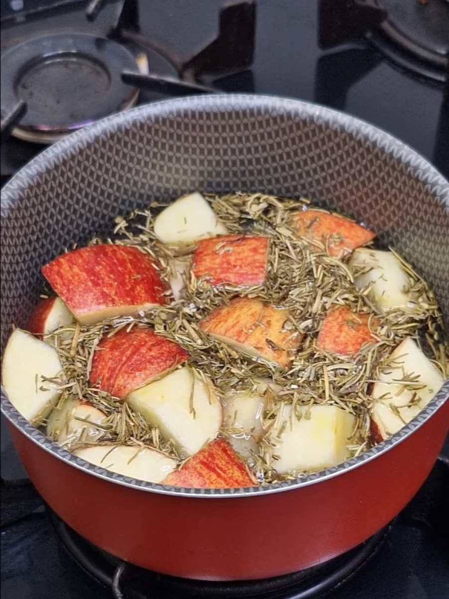 Ferva MAÇÃ com ALECRIM e tenha uma grande surpresa com o resultado!🍎🌿 #cha #saude #receita #natural 