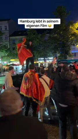 Für wem seit ihr Albanien 🇦🇱 oder Serbien 🇷🇸  #hamburg #reeperbahn  #albanien #serbien 