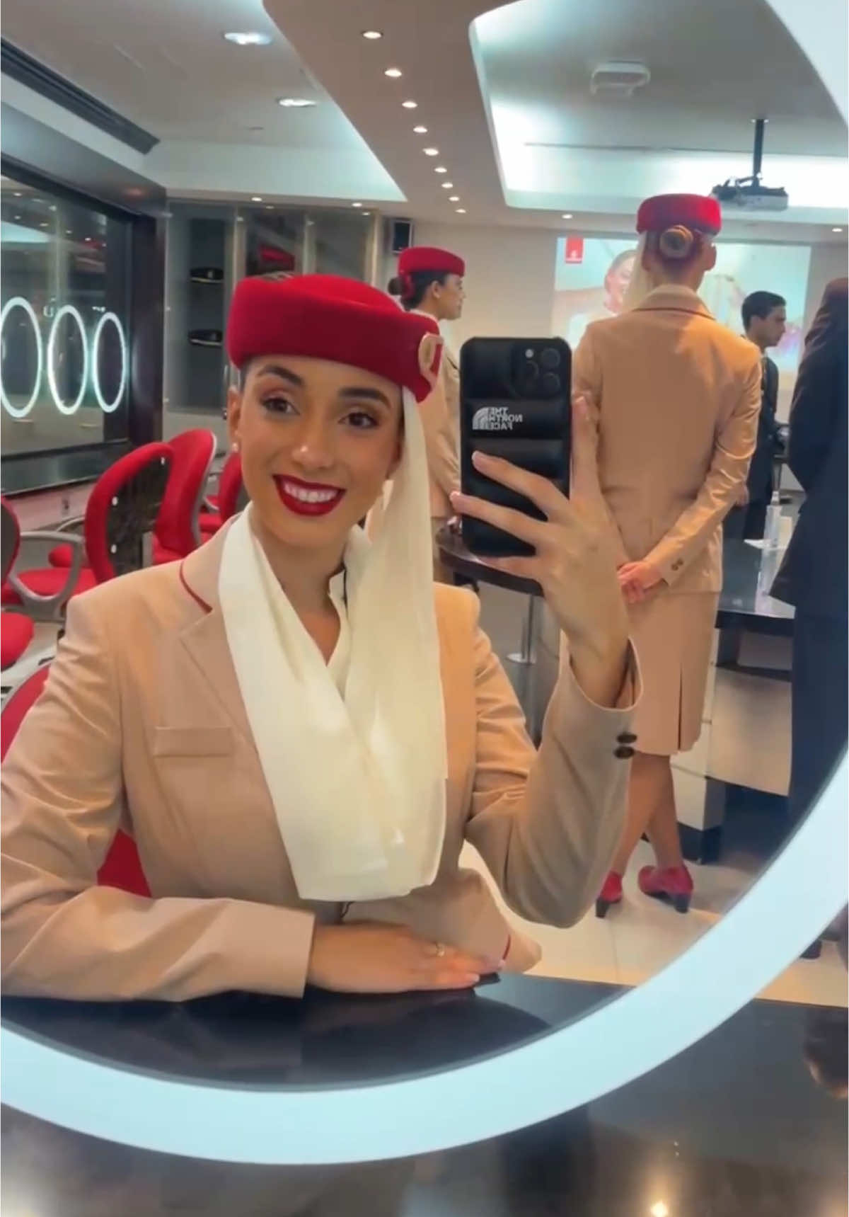 ✈️ De abogada a viajar por el mundo siendo azafata de Emirates #paratiiiiiiiiiiiiiiiiiiiiiiiiiiiiiii #cabincrew #emirates #emigrar 