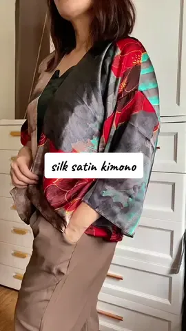 ang ganda din netong silk satin kimono , elegante tignan mukang yayamanin ka tignan pag eto suot mo 😊 gusto mo yun , icheck out mo na yan! #silksatin #kimono #ziyastyle #OOTD #elegant #comfy 