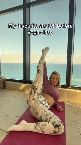 I don’t always stretch like this… but when I do, it’s because you asked 💕 #yogagirl #legging #yogaleggings #yogapants #flexibility 