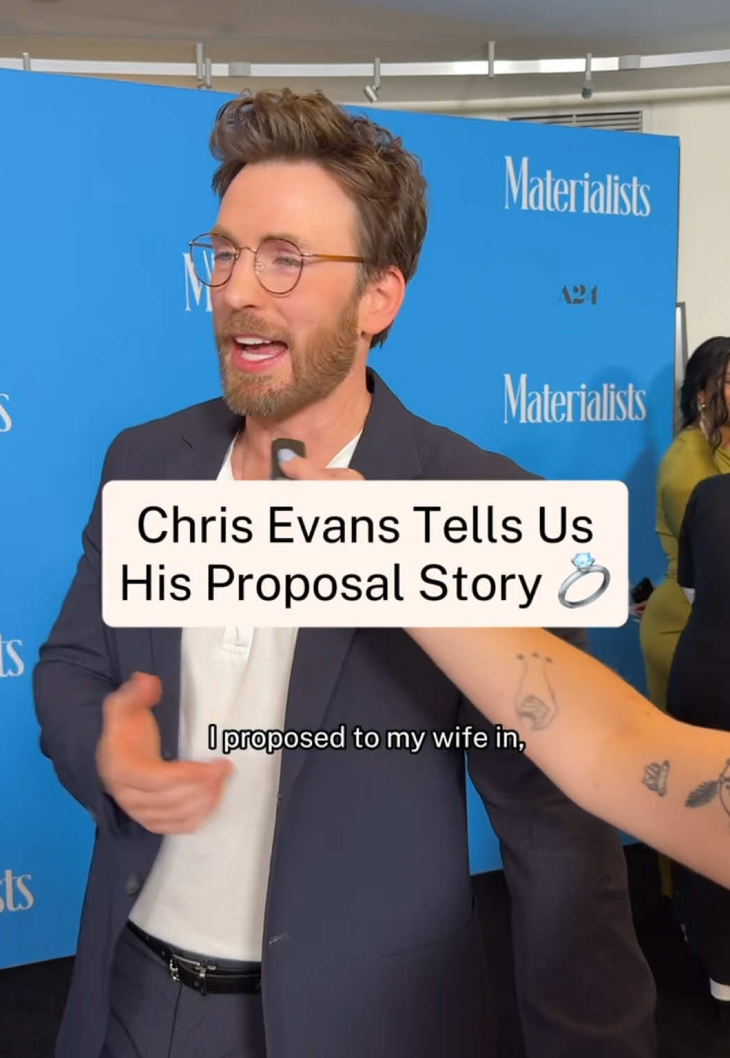 it would’ve worked on us 💍🥰 we were thrilled to talk proposals with Chris Evans on the red carpet for #Materialists! #ChrisEvans #proposal #a24 