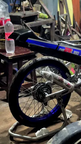 On going 80%. Ada yang mau di review? Silahkan berkomentar dibawah😁🤙🏻 @adtzcustom #rgr #rgr150 #rgr150menolakpunah #suzuki #fyp #fypage #adtzcustom #adtz #indonesia #thailand #thailandlookstyle #armdktthailand #brembo 