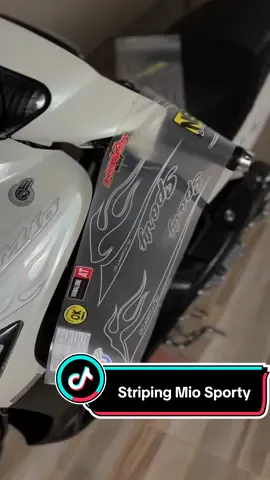 Striping Mio Sporty Transparan, yuk cek keranjang diatas 👆🏻🙏🏻 #stripingtransparantuv #stripingmio #stripingapi 