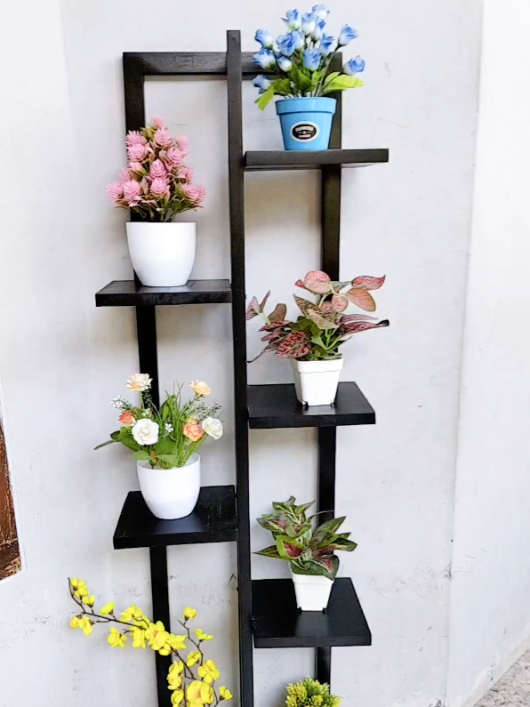 Tampilkan rak kayu di ruang tamu minimalismu #rakkayu #minimalis #rumahminimalis #cuantanpabatas #promohariini 