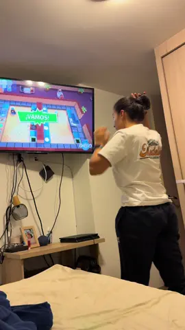 Jugar Overcooked be like 😂😂😂 Spoiler: si funcionó la estrategia y sacamos 3 estrellas #overcooked #juegos #playstation #gamers #parejas #estrategia 