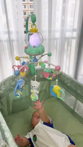 Đồ chơi treo nôi phát nhạc có đèn dễ thương cho bé #xuhuongtiktok #viralvideo #dochoitreonoi 
