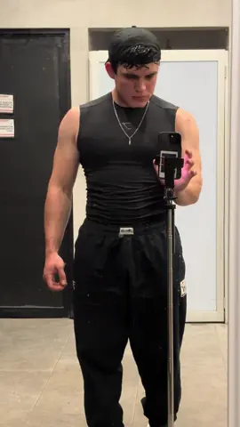 weboshh ✊✊ #allblackoutfit #allblackfits #gym 