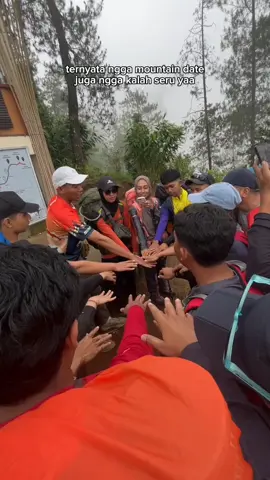 ngga kalah seru juga kok mendaki bareng teman #pendakigunung #pendaki #gunungmerbabu #merbabuviasuwanting 