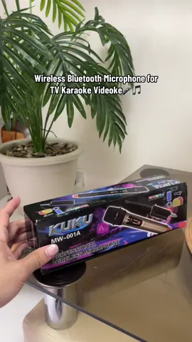 hindi na hassel mag karaoke dahil sa wireless mic microphone na 'to!🥰🎤 #microphone #micforkaraoke #mic #micforvideoke #micfortv #wirelessmic #wirelessmicrophone 