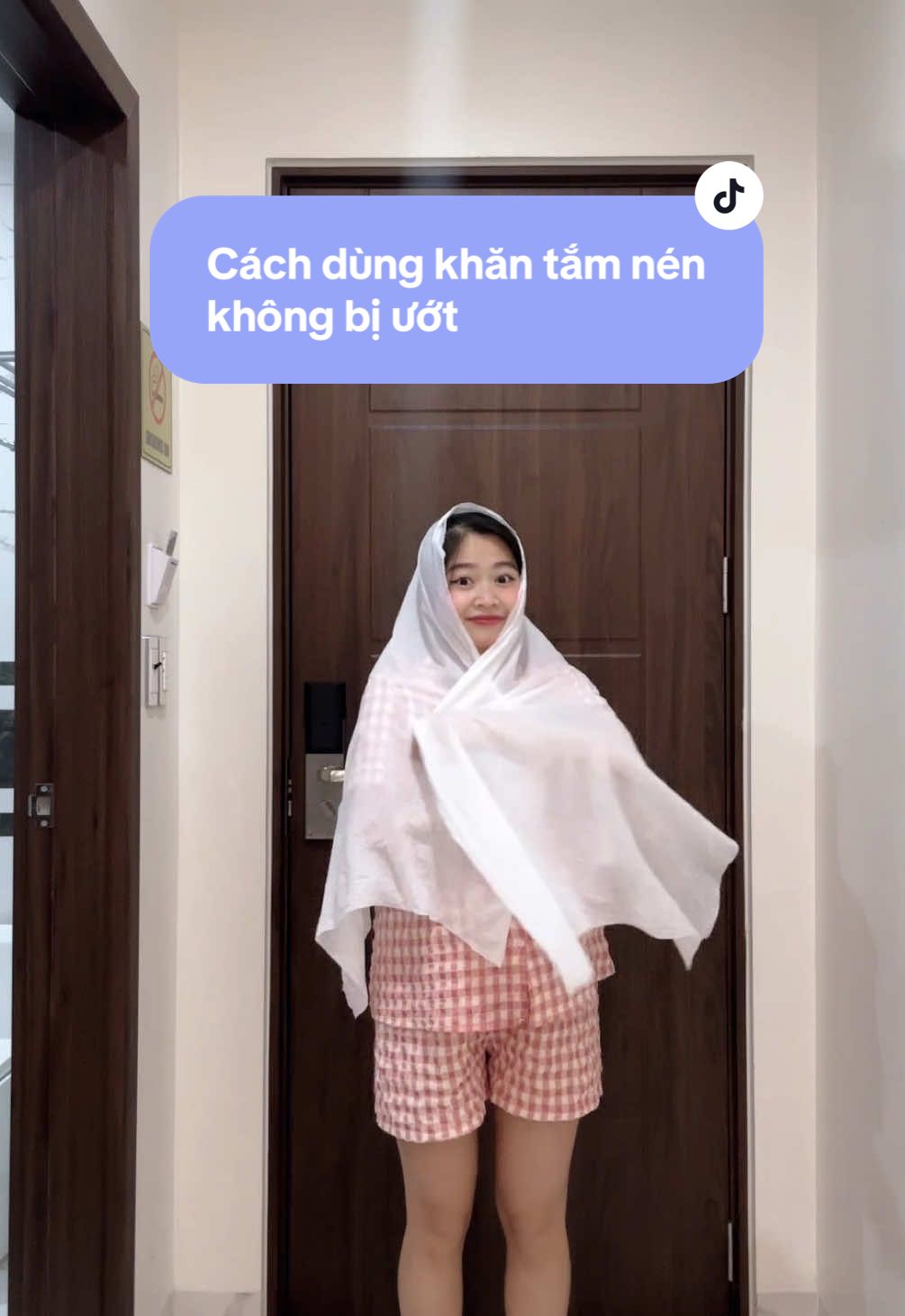 Cách dùng khăn tắm nén để ko bị ướt #quynhdiriviu #khantamnen #khantamnendulich 