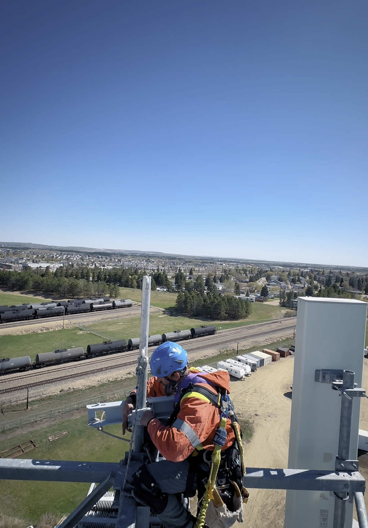 Tower Life🪝🤘#telecom #rigging #towerrigger #fyp #traveltiktok 