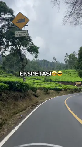 Siap yang pernah Terjebak Macet di rancabali Ciwidey ? #ciwidey #ciwideybandung #ciwideypoenyacerita #ciwideyrancabali #travel #heling #ekspetasivsrealita #ekspetasi #realita #jalanjalan #fy #fyppppppppppppppppppppppp 