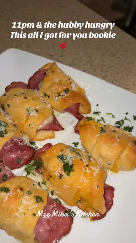 Them late nights hit different but my baby still gots to eat..even if it’s just a #basic #meal #latenight #snack #hamandcheese #croissant with ##honeymustard #garlic aioli #dippingsauce Basic right 🤷🏾‍♀️😜#kissthechef #goodnight #foryoupage #fyp #viralvideo 