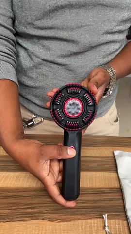 Electric scalp comb with red light theraphy. #electriccomb  #electricmassager #comb #sclaptreatment #scalpmassager #haircomb #hairgrowth #ecommerce #keshein #ecommerce 