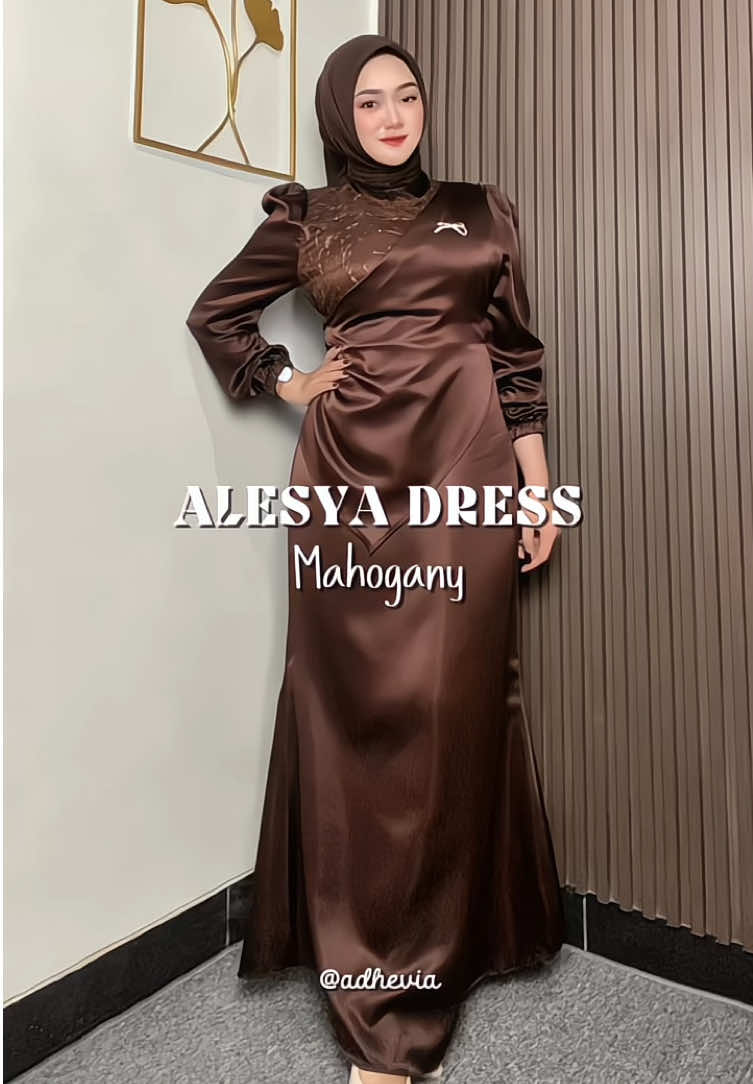 Warna Alesya Dress terbaruu, Mahogany🤎 @anomstore  #dresssatin #dresssatinsilk #dresssatinbrukat #bajukondangan #dressbridesmaid #bajubridesmaid #dressbrukat 