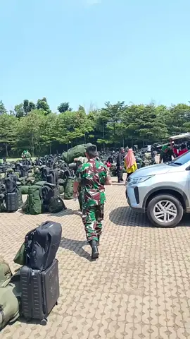 Semangat De...Kumpul lg ma teman teman serdadu,stelah cuti 2 Minggu.Selamat bertugas...💪💪💪