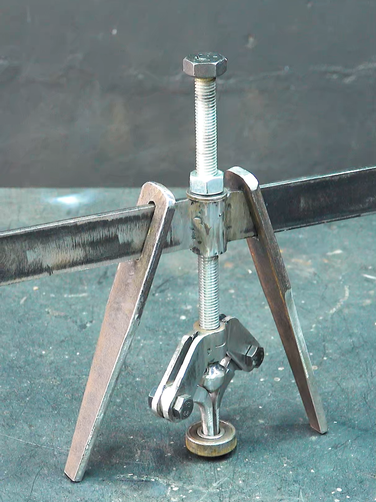 DIY and Crafts Awesome Craftworker Making Bearing Puller Tools #DIY #craft #crafty #metalworking #crafts #DiYer #tooltips #tips #diyer #making #Metal #metalwork #jigs #hack #trick #make #handmadegifts #welder #welding #DIY