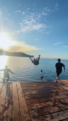 Serius cuma 50k udah bisa liburan ke pulau se-eksotis ini😱😨 Yaudah cobain trip bareng kami klo ga percaya🫵👊🫶 @MANJUTOBEACHHOMESTAY   #liburan #pulau #pamutusanisland #friendship #minivlog #aesthetic #kawasanwisatamandeh #island #exploresumbar 