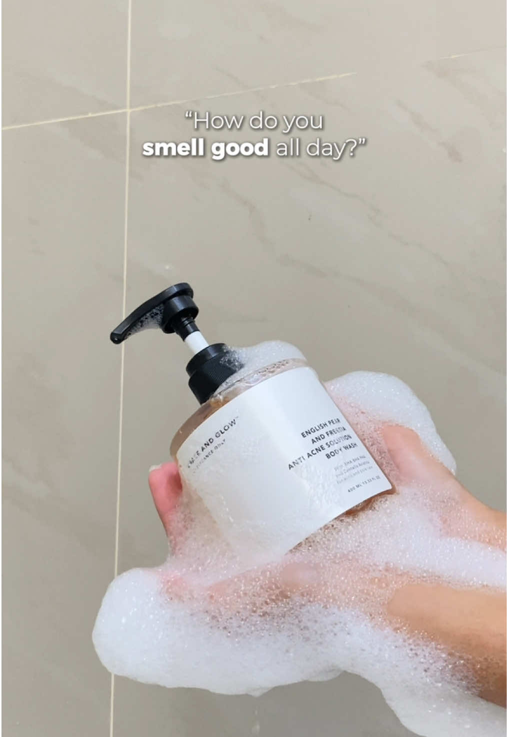 Sabun mandi yang bikin ditanya “pake parfum apa sih kok wangi banget” 🤭✨💜 #GraceAndGlow #BodyWash #EnglishPearAcneSolution 