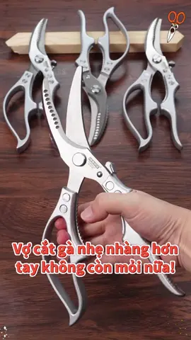 Xử lý gà sống không lo bẩn bếp! Cắt thịt sống khác cũng nhanh – sạch – gọn! Kéo siêu cứng như dao chặt, có lò xo trợ lực, bén – bền – đỡ tốn sức!