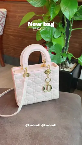Ko ngờ zá này mà được em túi xịn qtqđ lun chời 😆 fullbox sang xịn lắm lun. Mãi iu😘 #tuixach #tuixachnu #bagin #xuhuong #review #unbox #unboxing #chitunbox 