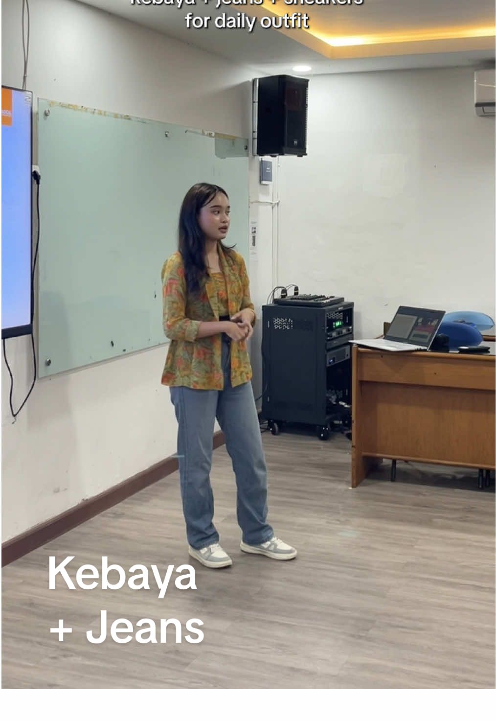 Secantik itu! Obsessed sama kebaya 35k ini🫶🏻🤩 #kebaya #outfit #inspooutfit #jogja #fyp 