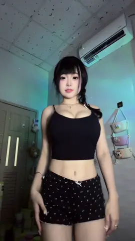 Điện nhảy của người không sợ mom như tôi 🤣 #tieuholy 