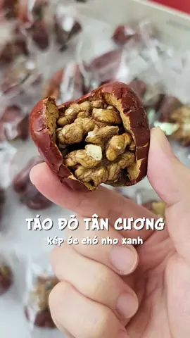 Táo đỏ Tân Cương kẹp óc chó và nho xanh #taodokepoccho #taodotancuong #taodokepocchonhokhotancuong 