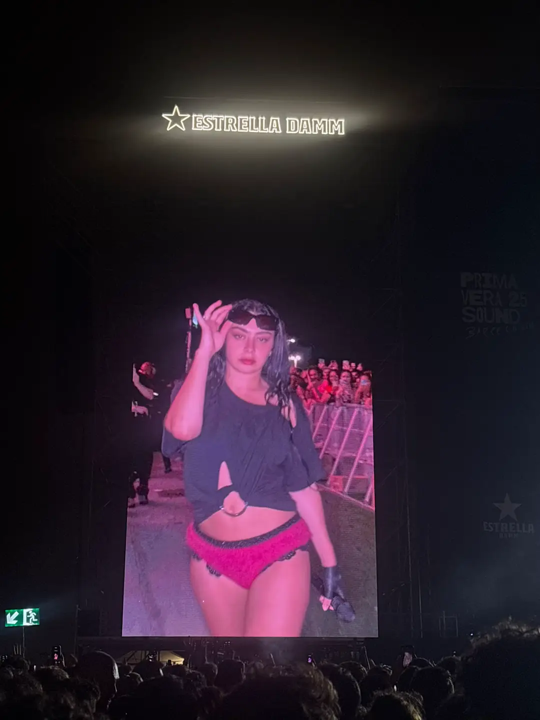 @Charli XCX @Troye Sivan Please bring this to the UK🩵 @Primavera Sound #fyp #foryou #foryoupage #charlixcx #troyesivan #sweattour #primaverasound #barcelona 