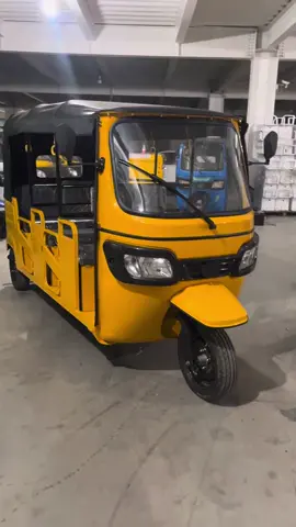 The electric version of Bajaj is here! Are electric cars popular in your hometown?#tuktuk #electric #Bajaj #tumtum #tricycle #bajajpulsar 