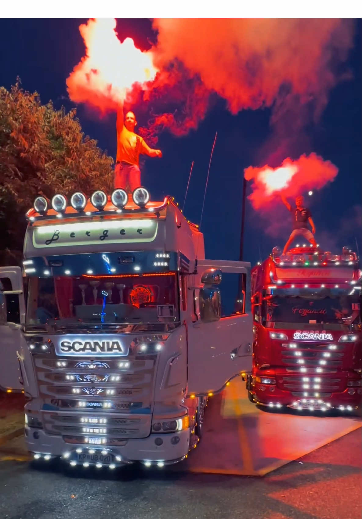 🌟AMAZING SCANIA R & SCANIA S TRUCK SHOW BRESCIA EST🌟 🚛 Motori accesi e passione alle stelle! Il Truck Show di Brescia Est raduna i camion più belli d’Italia per un weekend di rombi, luci e spettacolo puro! Non perdere l’evento che fa battere il cuore agli amanti dei giganti della strada! 🔥 Trasforma il tuo camion in un’opera d’arte con @gabry_garage ! Specializzati in personalizzazioni uniche e dettagli che fanno la differenza, rendiamo ogni mezzo un capolavoro su ruote. Se vuoi dare nuova vita al tuo camion, affidati a veri artisti del settore! #TruckShowBresciaEst #CamionDecorati #PassioneCamion #ScaniaV8 #TruckLife #EventoCamionisti #BresciaEst #daf #RadunoCamion #MotoriAccesi #TruckEngineJokers #scania #scaniasuper #scanıa 