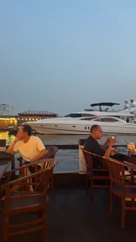 Jetski cafe