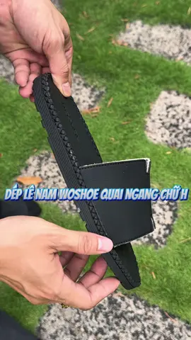 Dép lê nam Woshoe quai ngang chữ H – Thiết kế tinh tế, phù hợp với dáng chân người Việt. Quai dép làm từ da nhân tạo mềm mại, đế cao su dẻo đàn hồi, bám dính tốt giúp di chuyển êm ái. Lớp đệm EVA dày 1.5cm nâng niu từng bước chân. Kiểu dáng thời trang, đa dạng kích cỡ từ 38–44, thích hợp mang đi chơi, đi làm hay dạo phố. Sản phẩm chất lượng cao, bền đẹp theo thời gian. #giaydepnamhottrend #depnam #thinhhanh 