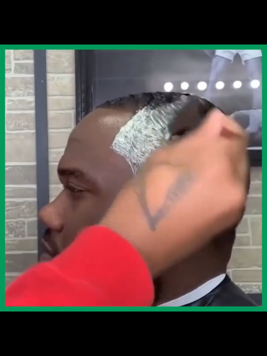 Peau tâché après utilisation d'un shampooing ? Cheveux orange ou roux  ? Teintures synthétiques gluantes ? Ne laissez pas les arnaqueurs ruiner votre confiance. Nous avons  aidé plus de 150 000 clients à se débarrasser de leurs cheveux gris en toute sécurité et en toute simplicité Dites adieu aux cheveux noirs grave a notre shampooing colorant pour les cheveux