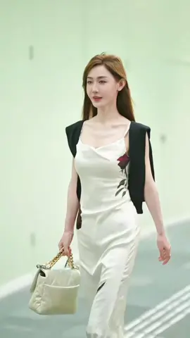 #chinesefashionstreet #streetfashionstyle #stunninggirl #douyinchinesegirl #douyin #tiktok #beautifulgirl #chinesebeauty #model #StreetFashion #fyp #douyinfashionstreet #streetfashiongirl #beautifulchinesegirl #dressstyle #cutegirl #Chinesegirl #pretty #chinesemodellover #chinesegirllover 
