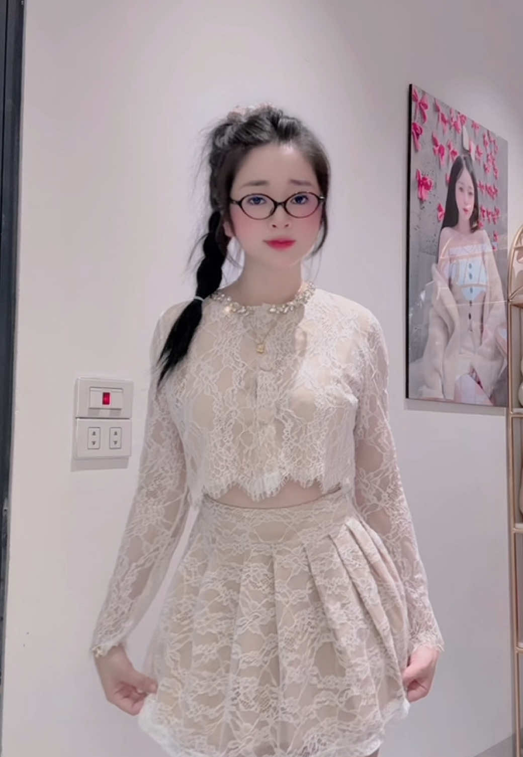 Với cái … là bạn thân anhhhh 😬