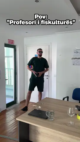 Janë pak qejflinj këta të fiskulturës #lavilla #lavillabyandale #andale #dalina #dalinabuzi #fyp #albania #viralvideos #funny #comedyvideo #fypシ゚ #shqip #bigbrothervipalbania #bbva #parody #vibes 