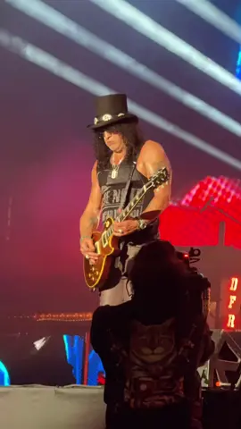 June 06 2025 #portugal #coimbra 🇵🇹 @slash @gunsnroses 🎩 🎸 🤘🏻 🌹 #gunsnroses #slash 📷 José ©️ 