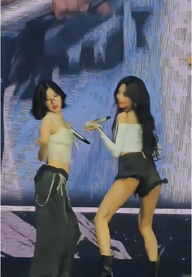 duo geol geol😭❤️‍🔥 #ahyeon #asa #asahyeon #babymonster #hellomonster #베이비몬스터 #bangkok #fyp 