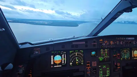 Anchorage Landing Rwy 07R, Aterrizaje Anchorage 07R #a330 #pilotlife #aviation #crew #crewlife #airbus 