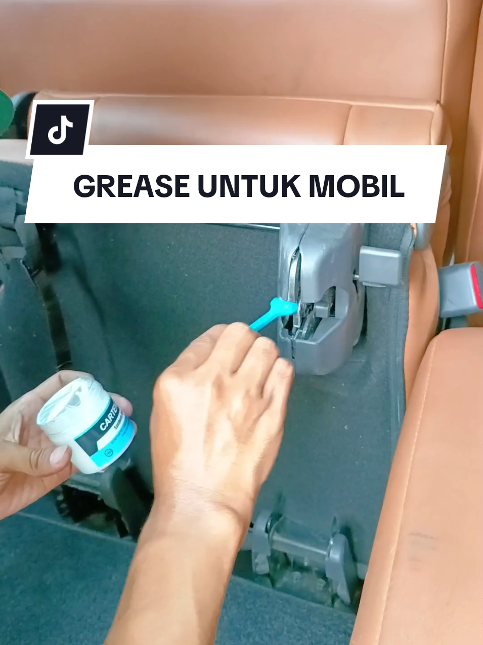 Pelumas Engsel Engsel pintu mobil atau Grease pelumas mekanik yang lain juga bisa.melindungi dari karat maupun gesekan.gunakan Grease yang berkualitas baik untuk mobil baru maupun lama. harga terjangkau. silahkan cek di keranjang kuning yah.  #pelumasengselpintumobil #pelumasengsel #minyakpelumas #pelumasmobil #cartender #grease #greaseengselmobil #greasepelumas #fyp #fyppppppppppppppppppppppp #perawatanmobil #syntheticgrease 