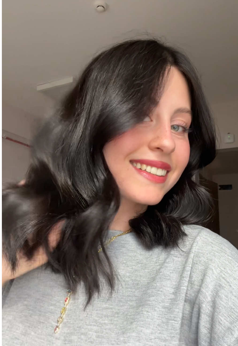 Can I get a kiss🤓 #transition #hairdye #hairdyetransformation #gingertoblack #gingertobrunette #gingerhair #transitions #transitionsounds #transitionsideas #keşfetteyizzz #keşfetbeniöneçıkar #keşfet #fypage #fypシ゚ #foryoupageofficiall 