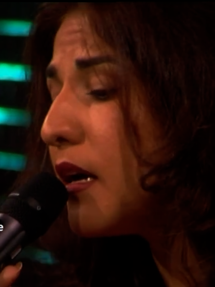 Leyla Ferîqî-Azîzakam (1998) #kurdarchive #kurdistan #arsiv #kurdischmusic #medtv #kürtmüzikleri #basurkurdistan #soran  Berdewama wê: https://youtu.be/za1N2oQ4c7M