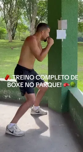🧨 TREINO COMPLETO DE BOXE NO PARQUE! 🥊🌳 Hoje foi na raça: ✅ 3 folhinhas coladas no muro — 2 com sequência de golpes e 1 com pausa/descanso! 🔥 O desafio? Memorizar, executar e NÃO ERRAR! 👊 Golpes de referência: jab, direto, cruzado, gancho e esquiva! 📄 Folha 1: sequência técnica 📄 Folha 2: combinação com intensidade ⏸️ Folha 3: pausa ativa (pular corda ou sombra leve) 🏃‍♂️ Corrida de +5KM pra ativar 🔥 Circuito na escada funcional: • 3 rounds de agilidade • 4 tiros curtos de velocidade • 30 segundos de sombra entre cada tiro TREINO INSANO, FUNCIONAL E DE RESPEITO! Treinar na rua é sobre atitude, foco e criatividade. Sem desculpa, só evolução! 💥 #BoxeNoParque #TreinoDeBoxe #BoxeNaRua #TreinoFuncional #DesafioDeBoxe #TreinarEmQualquerLugar #MuriloAlves #GrandFight #BoxingTraining #TikTokFitness