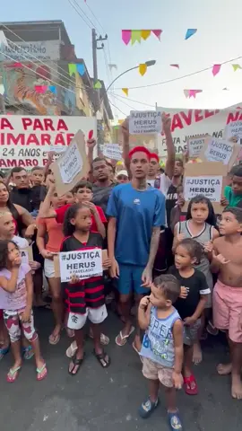 #RJ: #Oruam e moradores do morro Santo Amaro protestam após a morte de Herus Guimarães Mendes, jovem baleado durante uma festa junina na comunidade. ⠀ O caso aconteceu na noite de sexta (6), enquanto a Polícia Militar realizava uma “operação emergencial” na região. Herus foi atingido por tiros e não resistiu. 